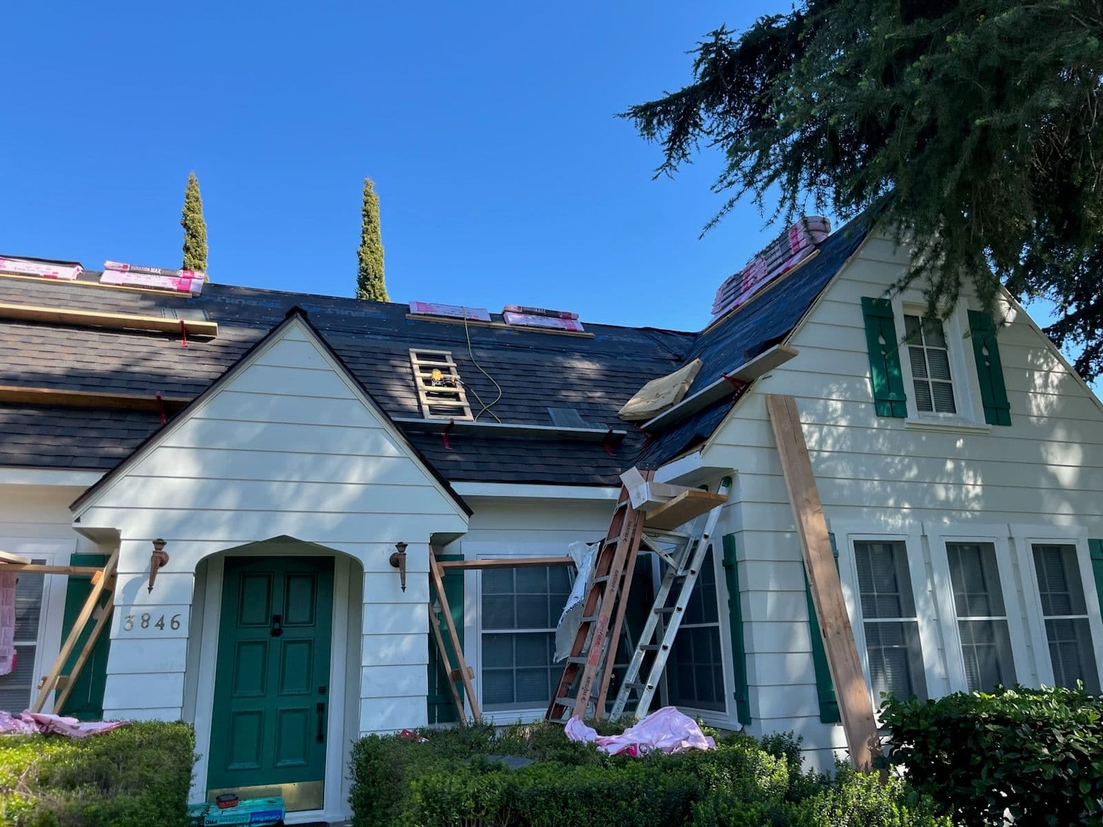 Efficient Roof Renovation at a Stylish Home